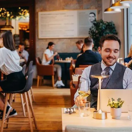 Plaza - Czech Leading