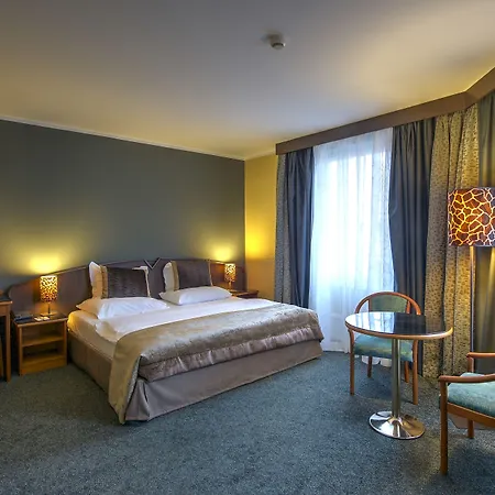 Hotel Plaza Boutique - Czech Leading 4*